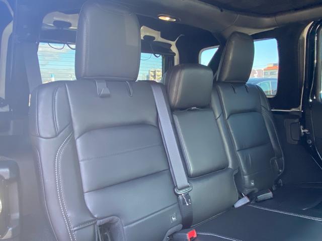 ジープ・ラングラーアンリミテッド サハラ　ワンオーナー　禁煙車　黒革シート　ヒッチメンバー　フリーダムトップ　ＡＬＰＩＮＥ製９スピーカー　地デジＴＶ　純正ナビ　ＥＴＣ２．０　前後ドラレコ　８．４インチＶＧＡタッチパネルモニター　パークセンス（10枚目）