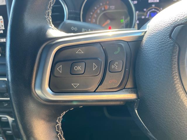 ジープ・ラングラーアンリミテッド サハラ　ワンオーナー　禁煙車　黒革シート　ヒッチメンバー　フリーダムトップ　ＡＬＰＩＮＥ製９スピーカー　地デジＴＶ　純正ナビ　ＥＴＣ２．０　前後ドラレコ　８．４インチＶＧＡタッチパネルモニター　パークセンス（15枚目）