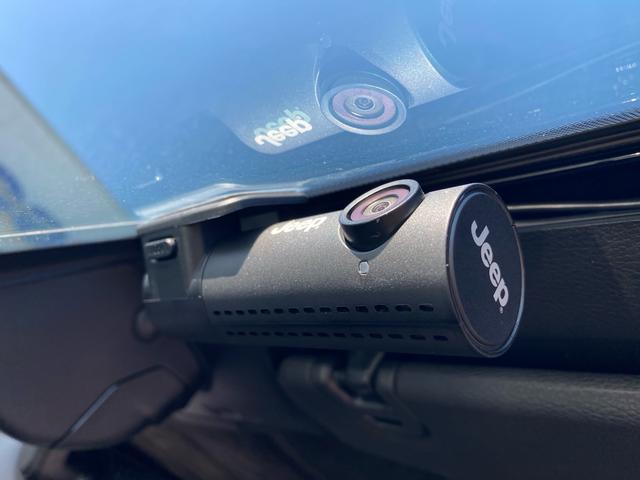 ジープ・ラングラーアンリミテッド サハラ　ワンオーナー　禁煙車　黒革シート　ヒッチメンバー　フリーダムトップ　ＡＬＰＩＮＥ製９スピーカー　地デジＴＶ　純正ナビ　ＥＴＣ２．０　前後ドラレコ　８．４インチＶＧＡタッチパネルモニター　パークセンス（28枚目）