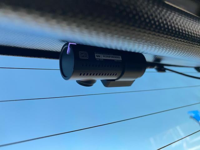 ジープ・ラングラーアンリミテッド サハラ　ワンオーナー　禁煙車　黒革シート　ヒッチメンバー　フリーダムトップ　ＡＬＰＩＮＥ製９スピーカー　地デジＴＶ　純正ナビ　ＥＴＣ２．０　前後ドラレコ　８．４インチＶＧＡタッチパネルモニター　パークセンス（29枚目）