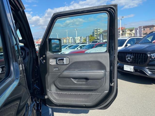 ジープ・ラングラーアンリミテッド サハラ　ワンオーナー　禁煙車　黒革シート　ヒッチメンバー　フリーダムトップ　ＡＬＰＩＮＥ製９スピーカー　地デジＴＶ　純正ナビ　ＥＴＣ２．０　前後ドラレコ　８．４インチＶＧＡタッチパネルモニター　パークセンス（33枚目）