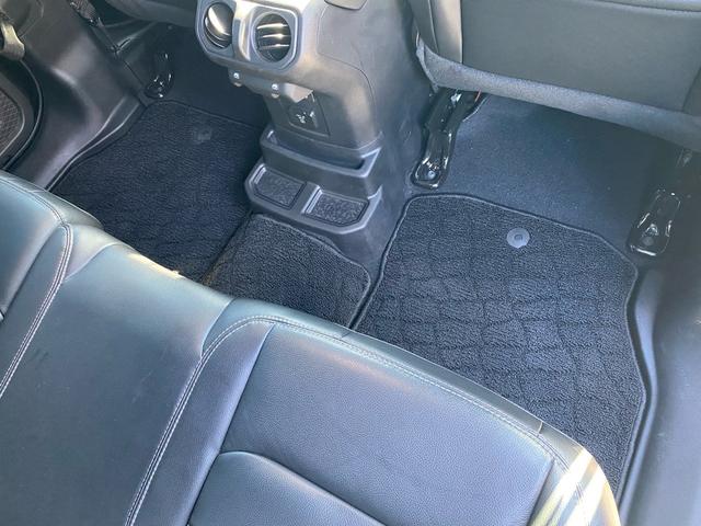 ジープ・ラングラーアンリミテッド サハラ　ワンオーナー　禁煙車　黒革シート　ヒッチメンバー　フリーダムトップ　ＡＬＰＩＮＥ製９スピーカー　地デジＴＶ　純正ナビ　ＥＴＣ２．０　前後ドラレコ　８．４インチＶＧＡタッチパネルモニター　パークセンス（39枚目）