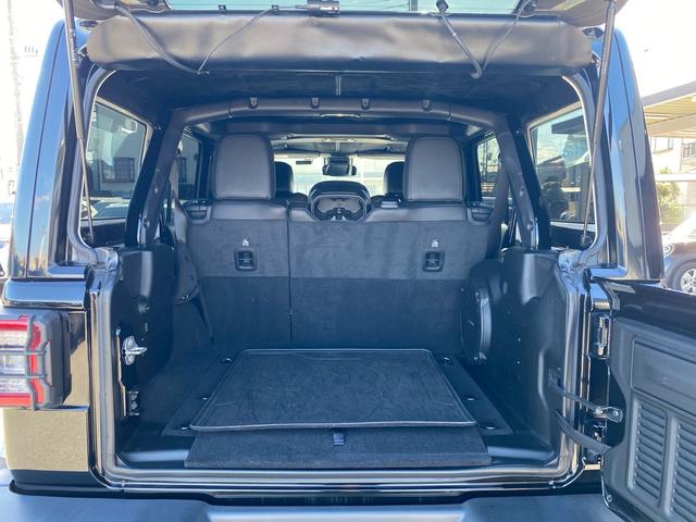 ジープ・ラングラーアンリミテッド サハラ　ワンオーナー　禁煙車　黒革シート　ヒッチメンバー　フリーダムトップ　ＡＬＰＩＮＥ製９スピーカー　地デジＴＶ　純正ナビ　ＥＴＣ２．０　前後ドラレコ　８．４インチＶＧＡタッチパネルモニター　パークセンス（42枚目）