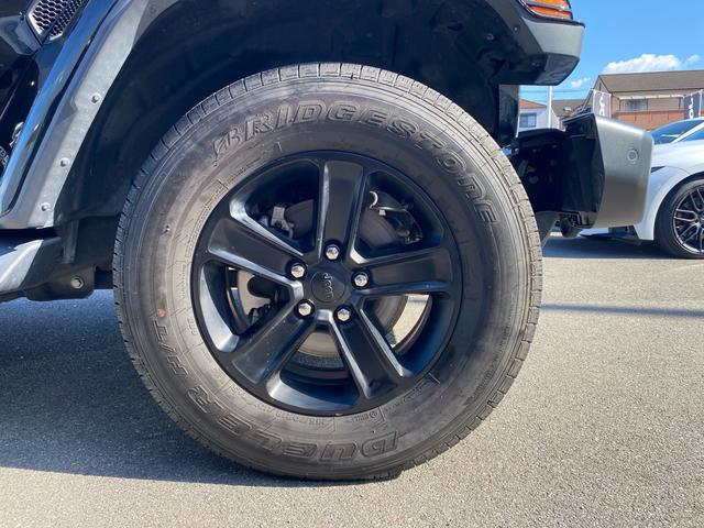 ジープ・ラングラーアンリミテッド サハラ　ワンオーナー　禁煙車　黒革シート　ヒッチメンバー　フリーダムトップ　ＡＬＰＩＮＥ製９スピーカー　地デジＴＶ　純正ナビ　ＥＴＣ２．０　前後ドラレコ　８．４インチＶＧＡタッチパネルモニター　パークセンス（57枚目）