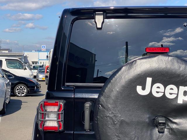 ジープ・ラングラーアンリミテッド サハラ　ワンオーナー　禁煙車　黒革シート　ヒッチメンバー　フリーダムトップ　ＡＬＰＩＮＥ製９スピーカー　地デジＴＶ　純正ナビ　ＥＴＣ２．０　前後ドラレコ　８．４インチＶＧＡタッチパネルモニター　パークセンス（63枚目）