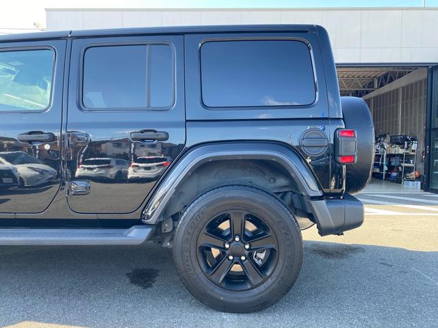 ジープ・ラングラーアンリミテッド サハラ　ワンオーナー　禁煙車　黒革シート　ヒッチメンバー　フリーダムトップ　ＡＬＰＩＮＥ製９スピーカー　地デジＴＶ　純正ナビ　ＥＴＣ２．０　前後ドラレコ　８．４インチＶＧＡタッチパネルモニター　パークセンス（65枚目）