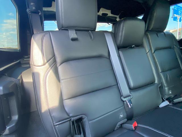 ジープ・ラングラーアンリミテッド サハラ　ワンオーナー　禁煙車　黒革シート　ヒッチメンバー　フリーダムトップ　ＡＬＰＩＮＥ製９スピーカー　地デジＴＶ　純正ナビ　ＥＴＣ２．０　前後ドラレコ　８．４インチＶＧＡタッチパネルモニター　パークセンス（75枚目）