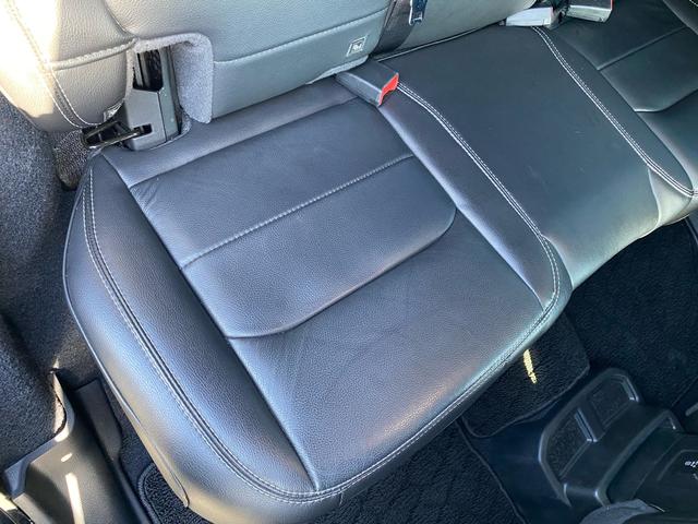 ジープ・ラングラーアンリミテッド サハラ　ワンオーナー　禁煙車　黒革シート　ヒッチメンバー　フリーダムトップ　ＡＬＰＩＮＥ製９スピーカー　地デジＴＶ　純正ナビ　ＥＴＣ２．０　前後ドラレコ　８．４インチＶＧＡタッチパネルモニター　パークセンス（76枚目）