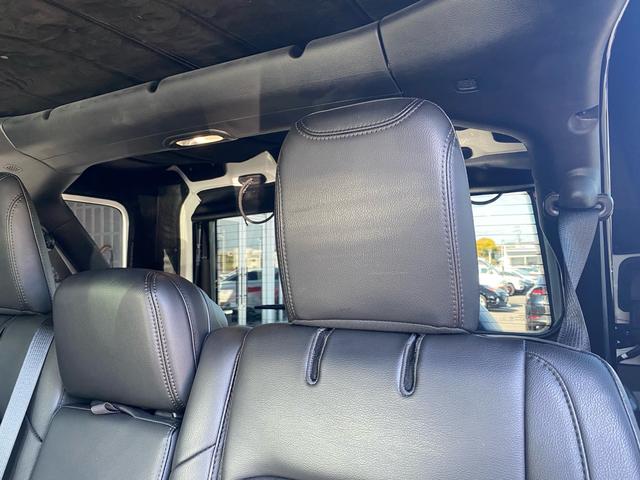 ジープ・ラングラーアンリミテッド サハラ　ワンオーナー　禁煙車　黒革シート　ヒッチメンバー　フリーダムトップ　ＡＬＰＩＮＥ製９スピーカー　地デジＴＶ　純正ナビ　ＥＴＣ２．０　前後ドラレコ　８．４インチＶＧＡタッチパネルモニター　パークセンス（77枚目）