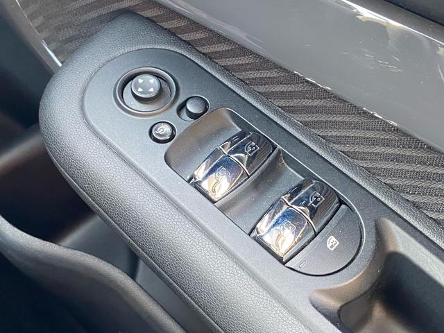 MINI クーパーS クラブマン ハーフレザーシート 禁煙車 純正ナビ ミラーETC ドラレコ シートヒーター リアビューカメラ パークディスタンスコントロール バックカメラ ACC LEDヘッドランプ インテリジェントセーフティ(32枚目)