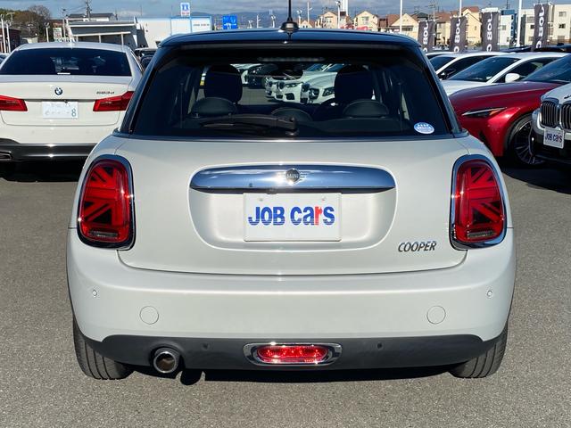 ＭＩＮＩ クーパー　カメラ／パーキングアシストＰＫＧ　ペッパーＰＫＧ　ライトＰＫＧ　エキサイトメントＰＫＧ　ストレージコンバートメントＰＫＧ　コンフォートアクセス　禁煙車　ＥＴＣ　クリアランスソナー　前後フォグランプ（6枚目）