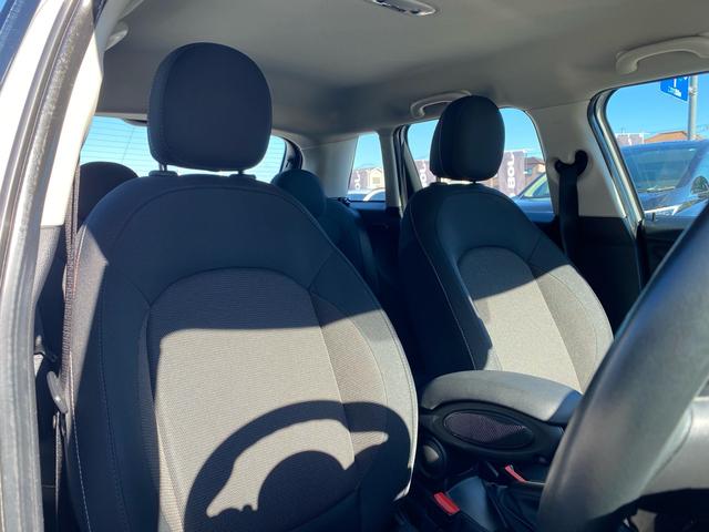 ＭＩＮＩ クーパー　カメラ／パーキングアシストＰＫＧ　ペッパーＰＫＧ　ライトＰＫＧ　エキサイトメントＰＫＧ　ストレージコンバートメントＰＫＧ　コンフォートアクセス　禁煙車　ＥＴＣ　クリアランスソナー　前後フォグランプ（9枚目）