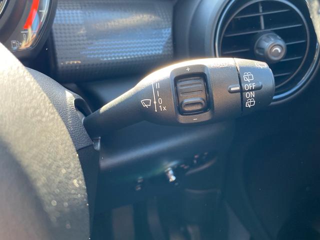 ＭＩＮＩ クーパー　カメラ／パーキングアシストＰＫＧ　ペッパーＰＫＧ　ライトＰＫＧ　エキサイトメントＰＫＧ　ストレージコンバートメントＰＫＧ　コンフォートアクセス　禁煙車　ＥＴＣ　クリアランスソナー　前後フォグランプ（16枚目）