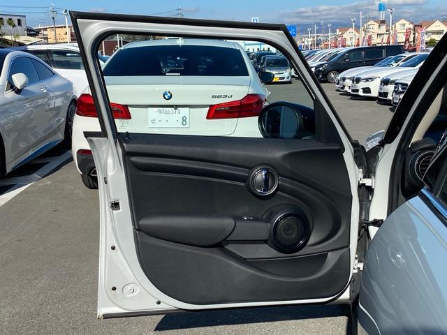 ＭＩＮＩ クーパー　カメラ／パーキングアシストＰＫＧ　ペッパーＰＫＧ　ライトＰＫＧ　エキサイトメントＰＫＧ　ストレージコンバートメントＰＫＧ　コンフォートアクセス　禁煙車　ＥＴＣ　クリアランスソナー　前後フォグランプ（34枚目）