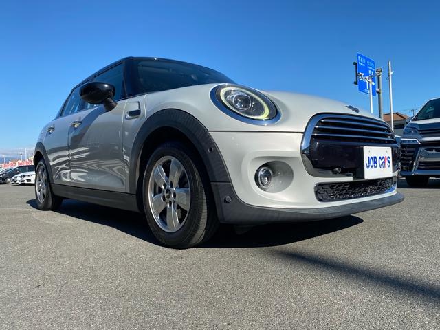 ＭＩＮＩ クーパー　カメラ／パーキングアシストＰＫＧ　ペッパーＰＫＧ　ライトＰＫＧ　エキサイトメントＰＫＧ　ストレージコンバートメントＰＫＧ　コンフォートアクセス　禁煙車　ＥＴＣ　クリアランスソナー　前後フォグランプ（47枚目）