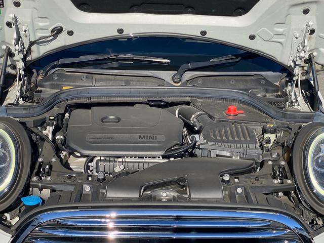 ＭＩＮＩ クーパー　カメラ／パーキングアシストＰＫＧ　ペッパーＰＫＧ　ライトＰＫＧ　エキサイトメントＰＫＧ　ストレージコンバートメントＰＫＧ　コンフォートアクセス　禁煙車　ＥＴＣ　クリアランスソナー　前後フォグランプ（51枚目）