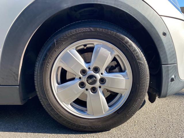 ＭＩＮＩ クーパー　カメラ／パーキングアシストＰＫＧ　ペッパーＰＫＧ　ライトＰＫＧ　エキサイトメントＰＫＧ　ストレージコンバートメントＰＫＧ　コンフォートアクセス　禁煙車　ＥＴＣ　クリアランスソナー　前後フォグランプ（56枚目）