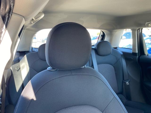 ＭＩＮＩ クーパー　カメラ／パーキングアシストＰＫＧ　ペッパーＰＫＧ　ライトＰＫＧ　エキサイトメントＰＫＧ　ストレージコンバートメントＰＫＧ　コンフォートアクセス　禁煙車　ＥＴＣ　クリアランスソナー　前後フォグランプ（69枚目）