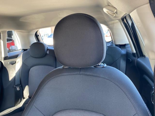 ＭＩＮＩ クーパー　カメラ／パーキングアシストＰＫＧ　ペッパーＰＫＧ　ライトＰＫＧ　エキサイトメントＰＫＧ　ストレージコンバートメントＰＫＧ　コンフォートアクセス　禁煙車　ＥＴＣ　クリアランスソナー　前後フォグランプ（72枚目）