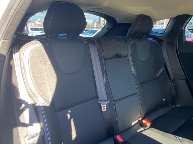Ｖ４０ Ｔ３　モメンタム　禁煙車　バックカメラ　ＥＴＣ　ドラレコ　キーレスドライブ　運転席メモリ付きパワーシート　ＨＤＤナビ　ワンセグ　純正１７インチアルミホイール　　オートライト　革巻きステアリングホイール　合皮コンビシート（10枚目）