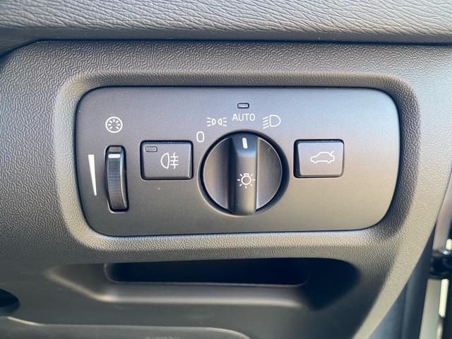 Ｖ４０ Ｔ３　モメンタム　禁煙車　バックカメラ　ＥＴＣ　ドラレコ　キーレスドライブ　運転席メモリ付きパワーシート　ＨＤＤナビ　ワンセグ　純正１７インチアルミホイール　　オートライト　革巻きステアリングホイール　合皮コンビシート（29枚目）