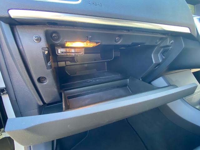 Ｖ４０ Ｔ３　モメンタム　禁煙車　バックカメラ　ＥＴＣ　ドラレコ　キーレスドライブ　運転席メモリ付きパワーシート　ＨＤＤナビ　ワンセグ　純正１７インチアルミホイール　　オートライト　革巻きステアリングホイール　合皮コンビシート（33枚目）