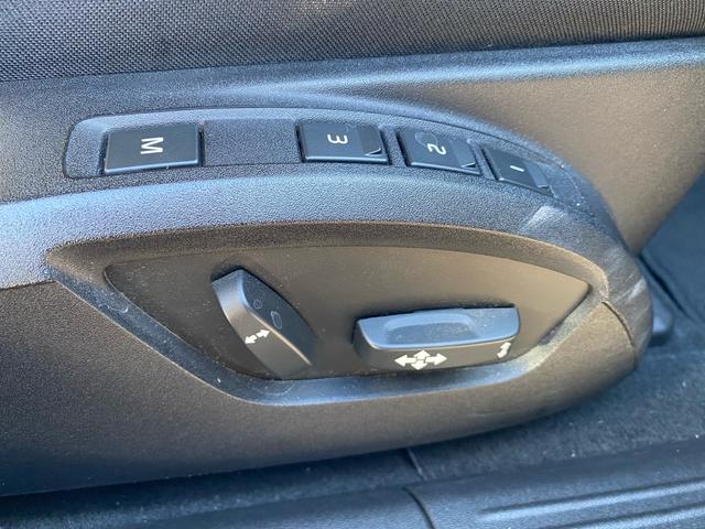 Ｖ４０ Ｔ３　モメンタム　禁煙車　バックカメラ　ＥＴＣ　ドラレコ　キーレスドライブ　運転席メモリ付きパワーシート　ＨＤＤナビ　ワンセグ　純正１７インチアルミホイール　　オートライト　革巻きステアリングホイール　合皮コンビシート（35枚目）