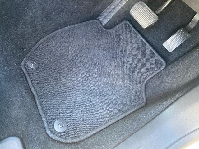 Ｖ４０ Ｔ３　モメンタム　禁煙車　バックカメラ　ＥＴＣ　ドラレコ　キーレスドライブ　運転席メモリ付きパワーシート　ＨＤＤナビ　ワンセグ　純正１７インチアルミホイール　　オートライト　革巻きステアリングホイール　合皮コンビシート（36枚目）