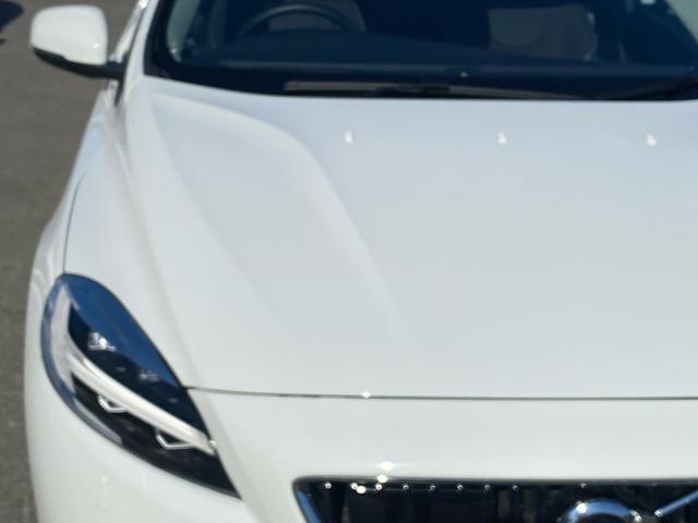 Ｖ４０ Ｔ３　モメンタム　禁煙車　バックカメラ　ＥＴＣ　ドラレコ　キーレスドライブ　運転席メモリ付きパワーシート　ＨＤＤナビ　ワンセグ　純正１７インチアルミホイール　　オートライト　革巻きステアリングホイール　合皮コンビシート（50枚目）