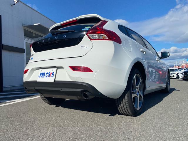 Ｖ４０ Ｔ３　モメンタム　禁煙車　バックカメラ　ＥＴＣ　ドラレコ　キーレスドライブ　運転席メモリ付きパワーシート　ＨＤＤナビ　ワンセグ　純正１７インチアルミホイール　　オートライト　革巻きステアリングホイール　合皮コンビシート（59枚目）