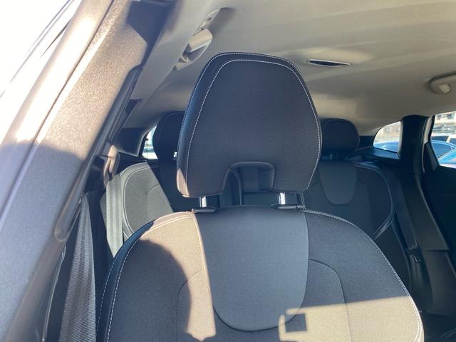 Ｖ４０ Ｔ３　モメンタム　禁煙車　バックカメラ　ＥＴＣ　ドラレコ　キーレスドライブ　運転席メモリ付きパワーシート　ＨＤＤナビ　ワンセグ　純正１７インチアルミホイール　　オートライト　革巻きステアリングホイール　合皮コンビシート（69枚目）