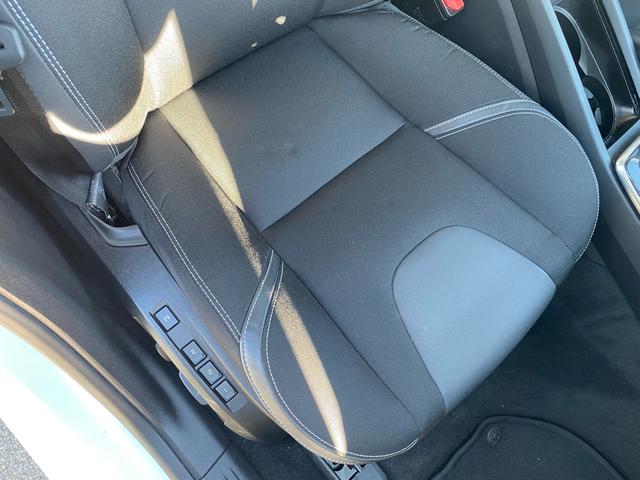Ｖ４０ Ｔ３　モメンタム　禁煙車　バックカメラ　ＥＴＣ　ドラレコ　キーレスドライブ　運転席メモリ付きパワーシート　ＨＤＤナビ　ワンセグ　純正１７インチアルミホイール　　オートライト　革巻きステアリングホイール　合皮コンビシート（71枚目）