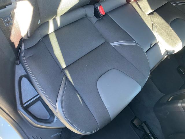 Ｖ４０ Ｔ３　モメンタム　禁煙車　バックカメラ　ＥＴＣ　ドラレコ　キーレスドライブ　運転席メモリ付きパワーシート　ＨＤＤナビ　ワンセグ　純正１７インチアルミホイール　　オートライト　革巻きステアリングホイール　合皮コンビシート（77枚目）