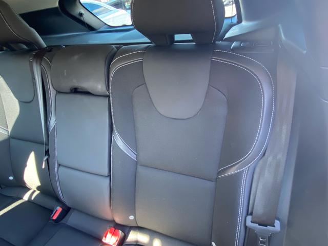 Ｖ４０ Ｔ３　モメンタム　禁煙車　バックカメラ　ＥＴＣ　ドラレコ　キーレスドライブ　運転席メモリ付きパワーシート　ＨＤＤナビ　ワンセグ　純正１７インチアルミホイール　　オートライト　革巻きステアリングホイール　合皮コンビシート（78枚目）