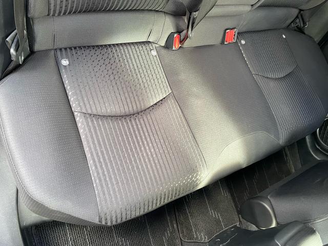 プリウス Ｓ　禁煙車　ナビレディセット　ＥＴＣ　バックカメラ　バックガイド　オートライト　盗難防止システム　衝突被害軽減ブレーキ　シートバックポケット　カップホルダー付きアームレスト　合皮巻きステアリングホイール（68枚目）