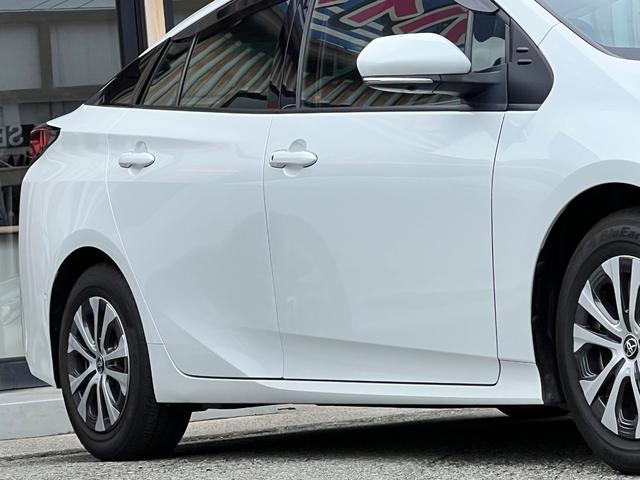 プリウス Ａプレミアム　後期型　衝突軽減ブレーキ　全方位カメラ　９型ナビＴＶ　Ｂｌｕｅｔｏｏｔｈ　ＥＴＣ２．０　黒革シート　シートヒーター　エアシート　パワーシート　ＨＵＤ　レーンアシスト　オートハイビーム　保証付（3枚目）