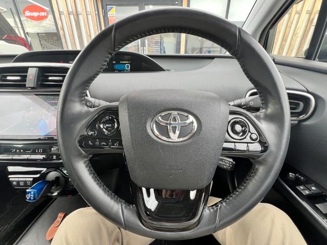 プリウス Ａプレミアム　後期型　衝突軽減ブレーキ　全方位カメラ　９型ナビＴＶ　Ｂｌｕｅｔｏｏｔｈ　ＥＴＣ２．０　黒革シート　シートヒーター　エアシート　パワーシート　ＨＵＤ　レーンアシスト　オートハイビーム　保証付（40枚目）