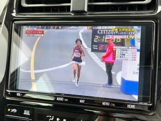 プリウス Ａプレミアム　後期型　衝突軽減ブレーキ　全方位カメラ　９型ナビＴＶ　Ｂｌｕｅｔｏｏｔｈ　ＥＴＣ２．０　黒革シート　シートヒーター　エアシート　パワーシート　ＨＵＤ　レーンアシスト　オートハイビーム　保証付（52枚目）