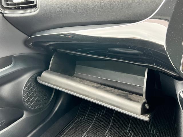 プリウス Ａプレミアム　後期型　衝突軽減ブレーキ　全方位カメラ　９型ナビＴＶ　Ｂｌｕｅｔｏｏｔｈ　ＥＴＣ２．０　黒革シート　シートヒーター　エアシート　パワーシート　ＨＵＤ　レーンアシスト　オートハイビーム　保証付（59枚目）