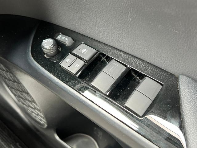 プリウス Ａプレミアム　後期型　衝突軽減ブレーキ　全方位カメラ　９型ナビＴＶ　Ｂｌｕｅｔｏｏｔｈ　ＥＴＣ２．０　黒革シート　シートヒーター　エアシート　パワーシート　ＨＵＤ　レーンアシスト　オートハイビーム　保証付（61枚目）