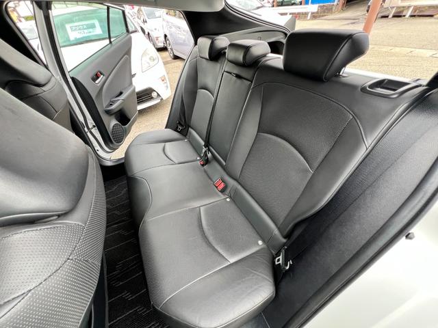 プリウス Ａプレミアム　後期型　衝突軽減ブレーキ　全方位カメラ　９型ナビＴＶ　Ｂｌｕｅｔｏｏｔｈ　ＥＴＣ２．０　黒革シート　シートヒーター　エアシート　パワーシート　ＨＵＤ　レーンアシスト　オートハイビーム　保証付（67枚目）