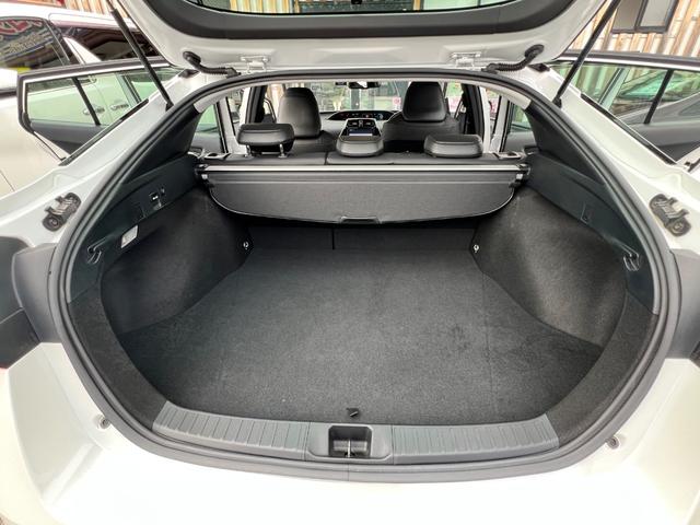 プリウス Ａプレミアム　後期型　衝突軽減ブレーキ　全方位カメラ　９型ナビＴＶ　Ｂｌｕｅｔｏｏｔｈ　ＥＴＣ２．０　黒革シート　シートヒーター　エアシート　パワーシート　ＨＵＤ　レーンアシスト　オートハイビーム　保証付（69枚目）