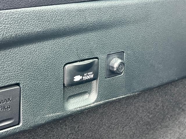 プリウス Ａプレミアム　後期型　衝突軽減ブレーキ　全方位カメラ　９型ナビＴＶ　Ｂｌｕｅｔｏｏｔｈ　ＥＴＣ２．０　黒革シート　シートヒーター　エアシート　パワーシート　ＨＵＤ　レーンアシスト　オートハイビーム　保証付（71枚目）