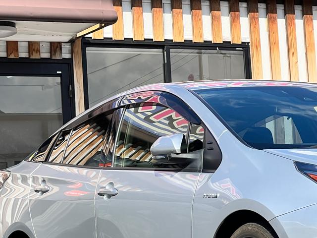 プリウス Sツーリングセレクション 衝突軽減ブレーキ 純正17インチアルミホイール 9型ナビTV バックカメラ Bluetooth ETC 黒革シート シートヒーター クルーズコントロール オートハイビーム 保証付(4枚目)