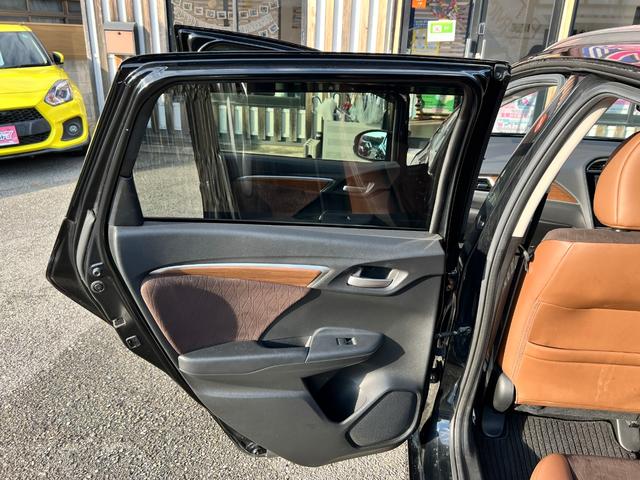 シャトル ハイブリッドＺ　衝突軽減ブレーキ　ＴＶ　ナビ　ＥＴＣ　バックカメラ　Ｂｌｕｅｔｏｏｔｈ　ドライブレコーダー　フォグライト　クルーズコントロール　シートヒーター　パドルシフト　純正アルミホイール　保証付（76枚目）