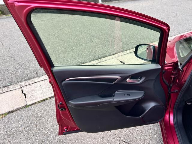 フィットハイブリッド Ｌ　ホンダセンシング　後期型　衝突軽減ブレーキ　ＴＶ　ナビ　ＥＴＣ　バックカメラ　Ｂｌｕｅｔｏｏｔｈ　ドライブレコーダー　ＬＥＤヘッドライト　フォグライト　クルーズコントロール　保証付（77枚目）