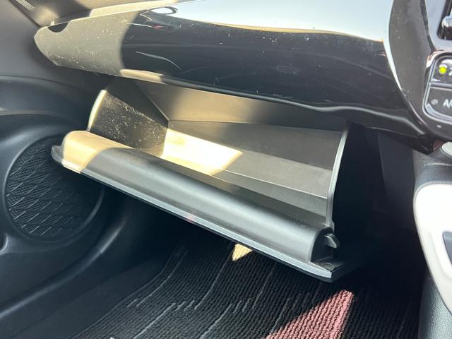 プリウス Ｓセーフティプラス　衝突軽減ブレーキ　サンルーフ　９型ＴＶナビ　バックカメラ　Ｂｌｕｅｔｏｏｔｈ　ＥＴＣ　スマートキー　レーンアシスト　オートハイビーム　クルーズコントロール　保証付（59枚目）