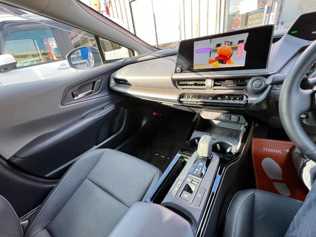 プリウス Ｚ　１オーナー　衝突軽減ブレーキ　全方位カメラ　ＴＶ　ナビ　Ｂｌｕｅｔｏｏｔｈ　ドラレコ　黒革シート　シートヒーター　シートエアコン　クルーズコントロール　ＥＴＣ２．０　電動バックドア　電動シート　保証付（47枚目）