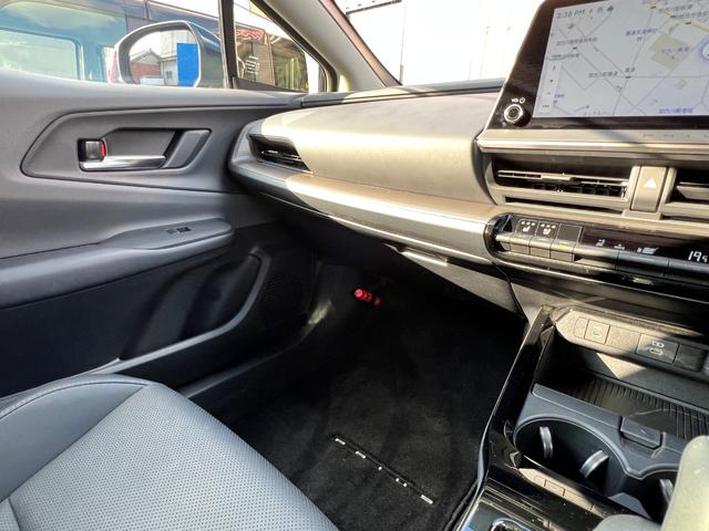 プリウス Ｚ　１オーナー　衝突軽減ブレーキ　全方位カメラ　ＴＶ　ナビ　Ｂｌｕｅｔｏｏｔｈ　ドラレコ　黒革シート　シートヒーター　シートエアコン　クルーズコントロール　ＥＴＣ２．０　電動バックドア　電動シート　保証付（60枚目）