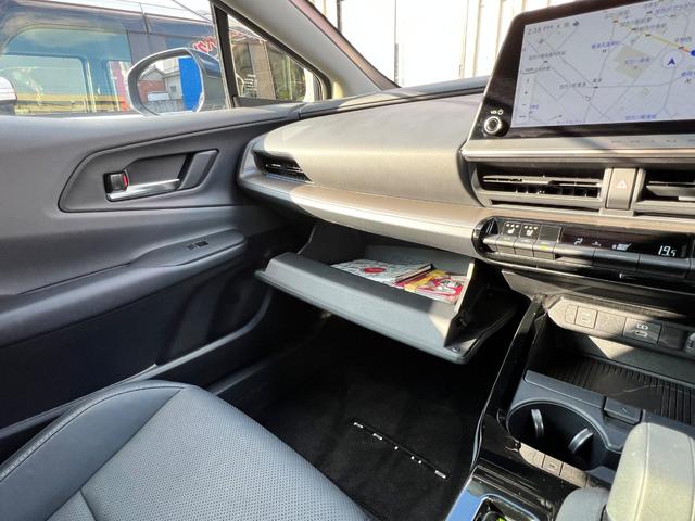 プリウス Ｚ　１オーナー　衝突軽減ブレーキ　全方位カメラ　ＴＶ　ナビ　Ｂｌｕｅｔｏｏｔｈ　ドラレコ　黒革シート　シートヒーター　シートエアコン　クルーズコントロール　ＥＴＣ２．０　電動バックドア　電動シート　保証付（61枚目）